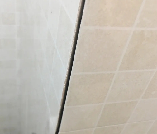 建水瓷砖空鼓维修公司分享阳台瓷砖脱落的修复过程可以分为以下几个步骤